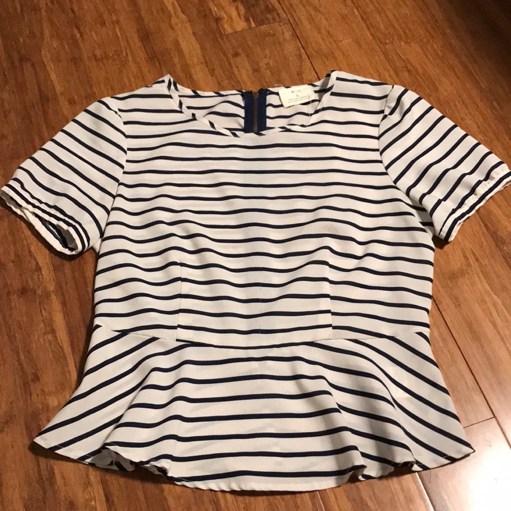 PINS AND NEEDLES Adorable navy striped blouse